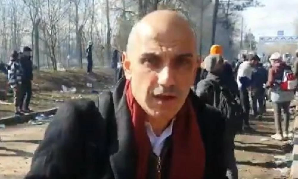 Έβρος: Δακρυγόνο έσκασε δίπλα σε δημοσιογράφο του ΣΚΑΪ (βίντεο)